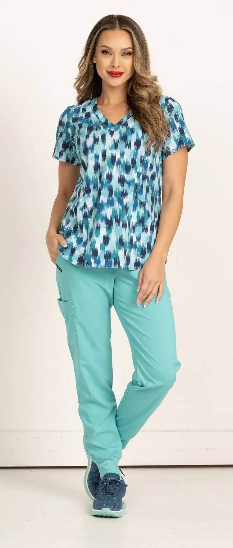 Meraki Sport Women's Print Scrub Top | Seafoam Oasis