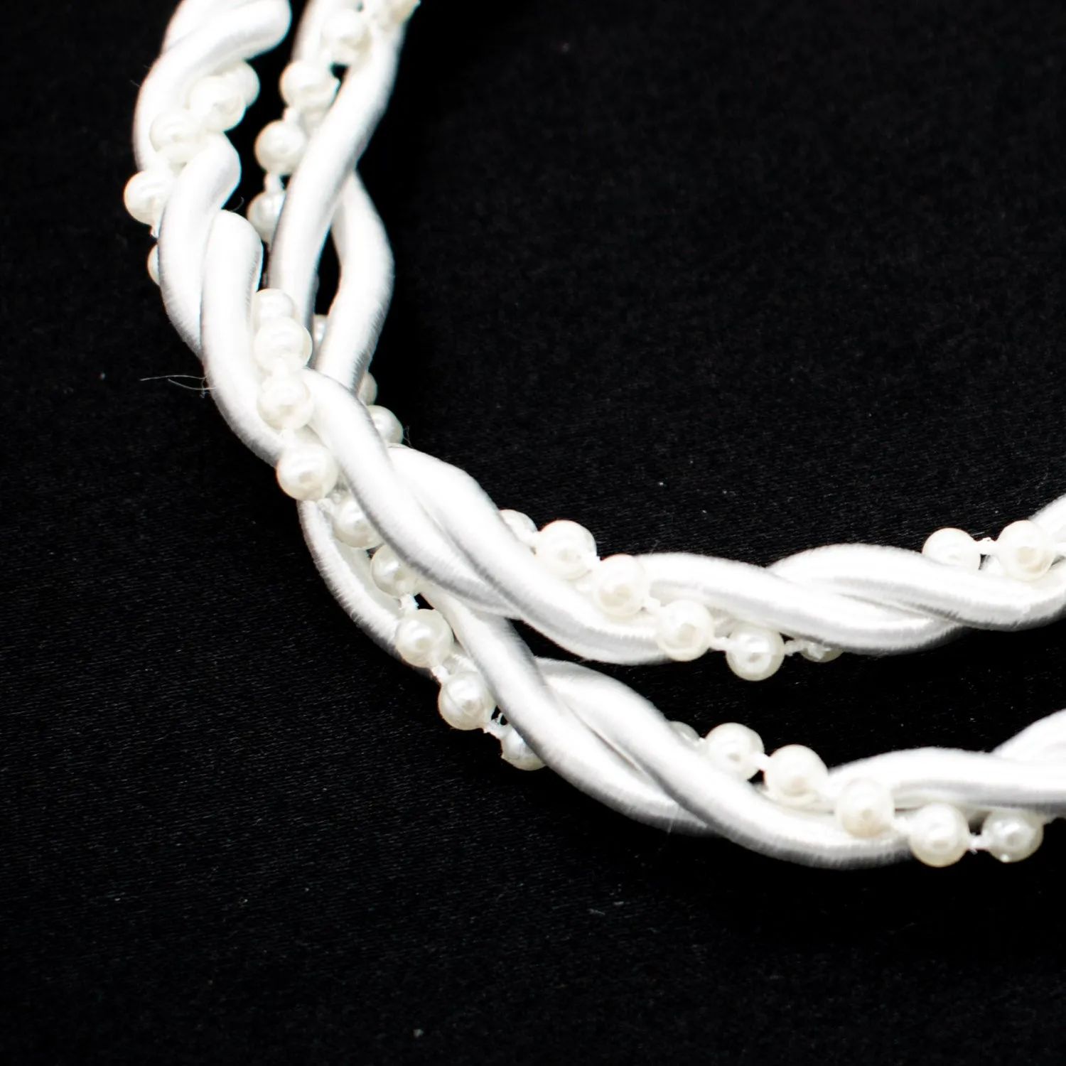 Simplicity White Twisted Cord with Pearls - 6mm