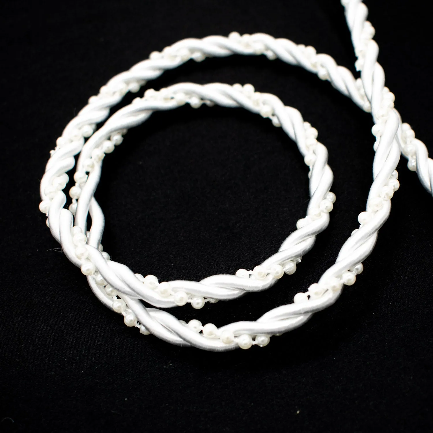 Simplicity White Twisted Cord with Pearls - 6mm