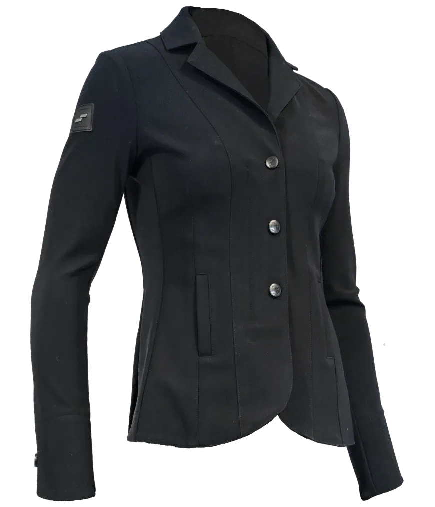 Struck Women's WJX Show Jacket: Black